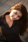 Athulya Ravi Indian Actress 2020 Wallpapers 5952