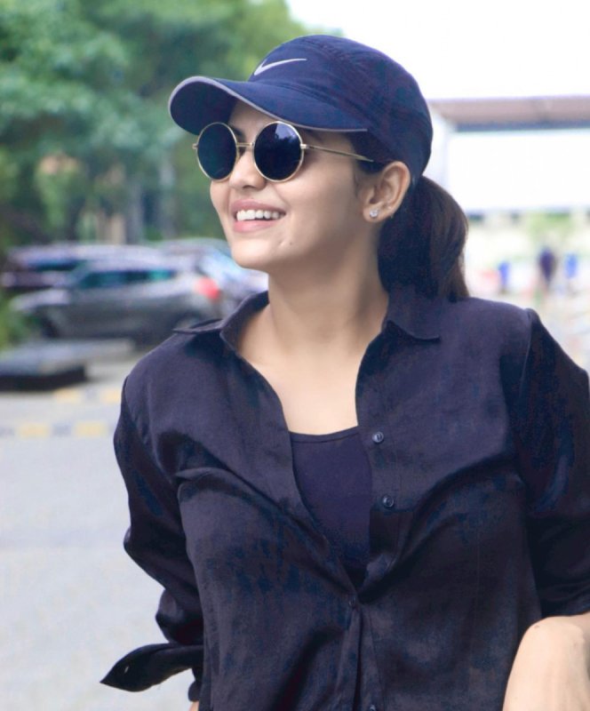 New Photos Athulya Ravi Film Actress 108