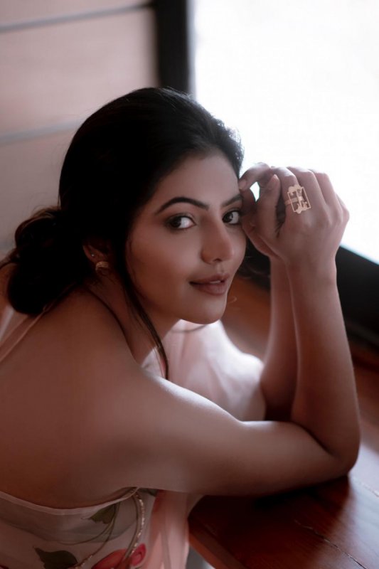 Tamil Actress Athulya Ravi Latest Galleries 6925