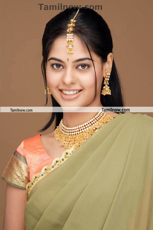 Bindu Madhavi Photo 6