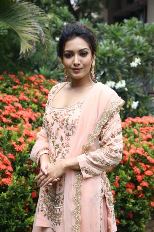 Latest Pictures Heroine Catherine Tresa 9551