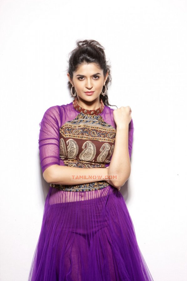 Deeksha Seth Stills 5320