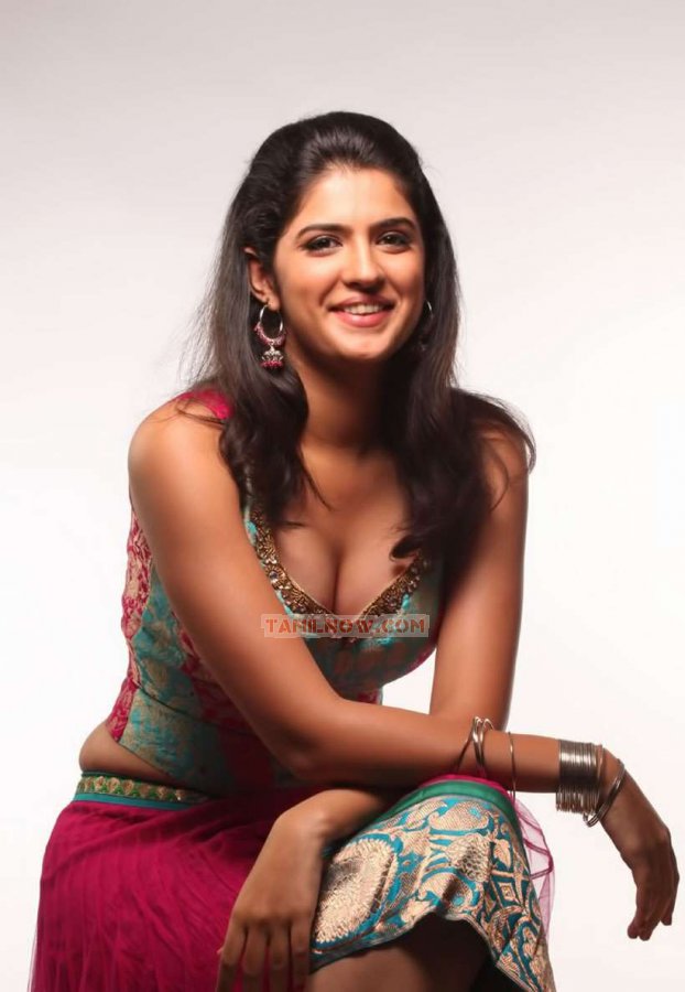 Tamil Actress Deeksha Seth 4875