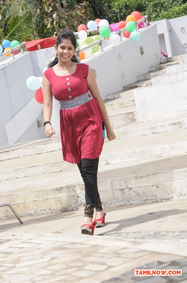 Actress Dhivya Photos 2465