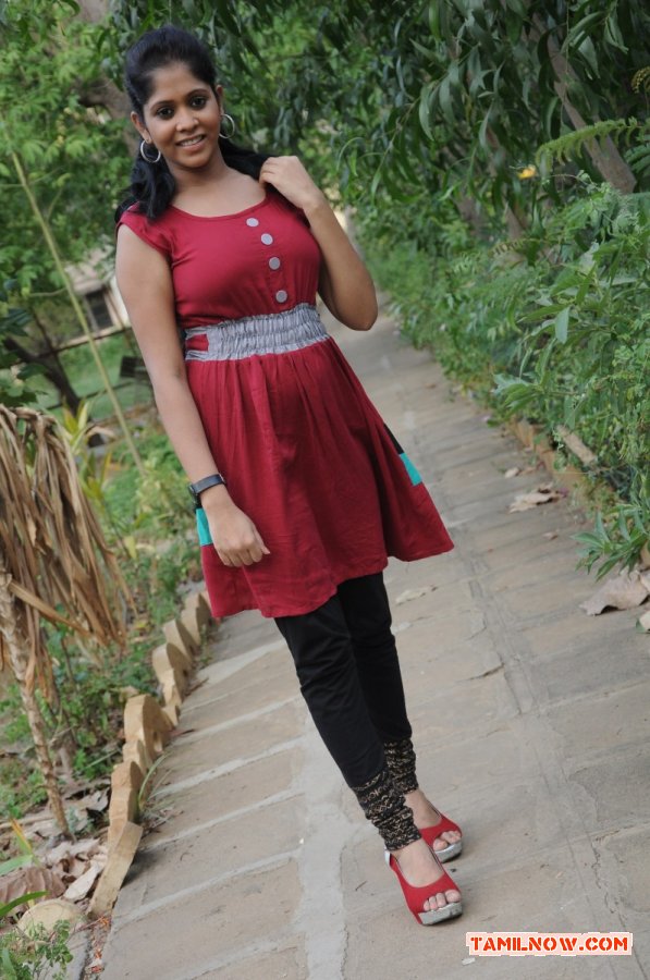 Dhivya Stills 5767