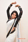 Indian Actress Eesha New Picture 8493