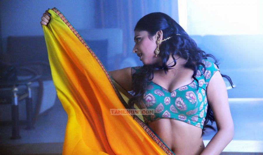 Actress Haripriya 5273