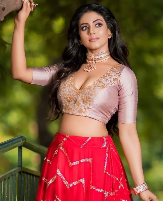 2020 Still Iniya Indian Actress 3421