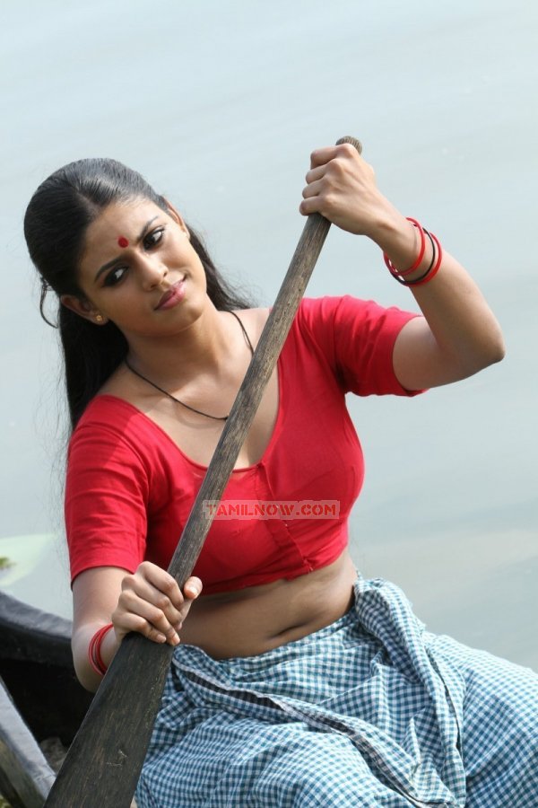 Iniya Photos 1868