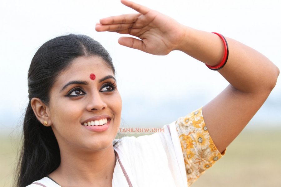 Iniya Stills 489