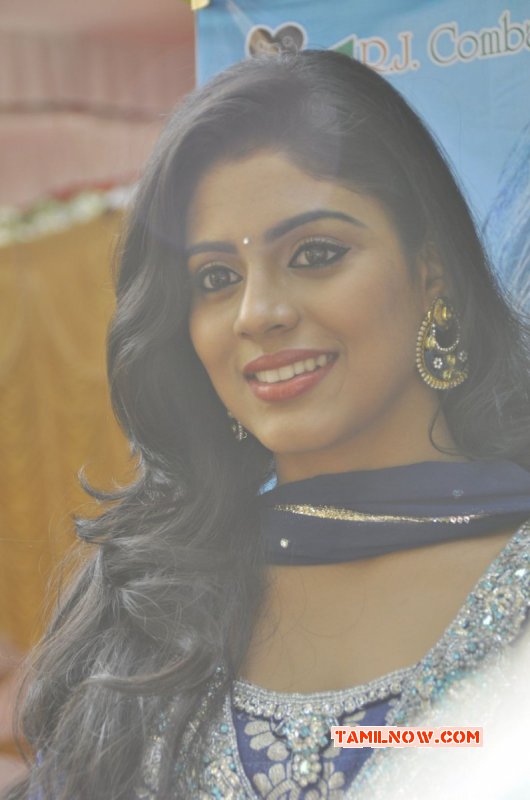 Iniya Tamil Actress Nov 2014 Album 1160