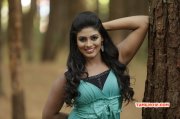 Iniya Tamil Heroine New Still 7040