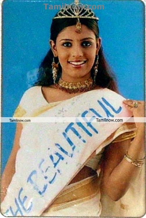 Tamil Actress Iniya Photo
