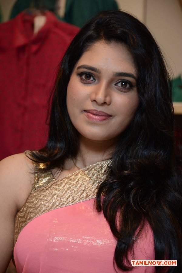 Tamil Actress Ishara Photos 2283