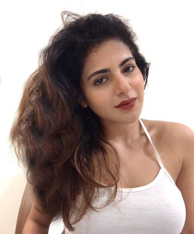 Iswarya Menon Indian Actress New Gallery 6879