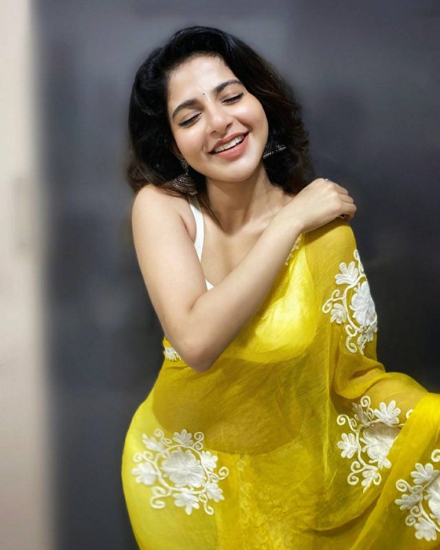 Latest Photos Iswarya Menon Tamil Movie Actress 8939