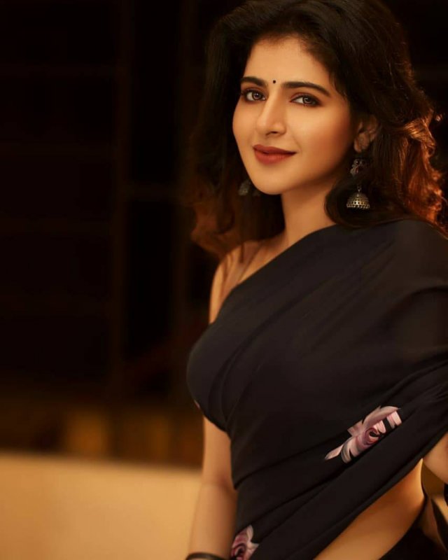 New Photos Iswarya Menon Cinema Actress 3701