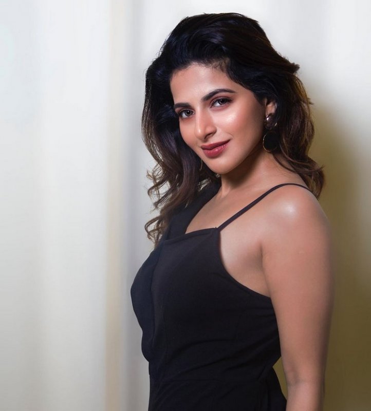 New Wallpaper Iswarya Menon Film Actress 5075