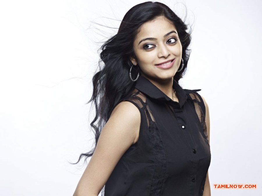 Janani Iyer Photos 6010