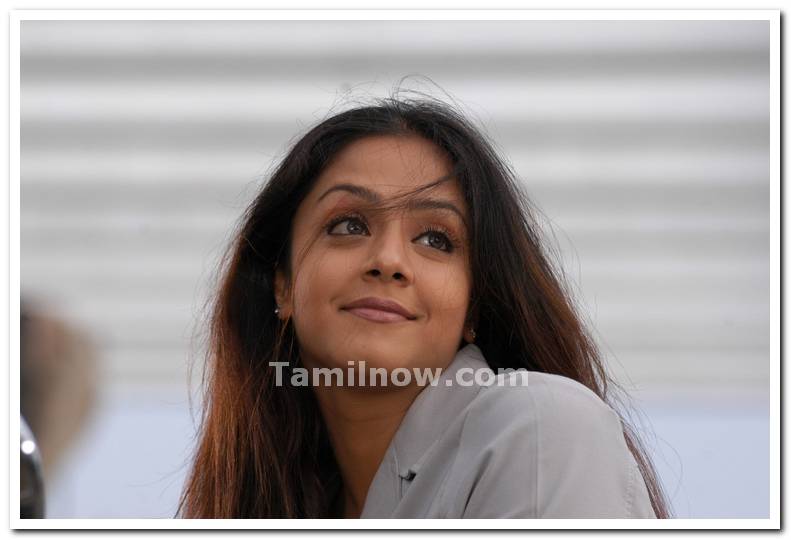 Actress Jyothika Photo 2 - Tamil Actress Jyothika Photos Actress Jyothika Photo 2 - Tamil Actress Jyothika Photos