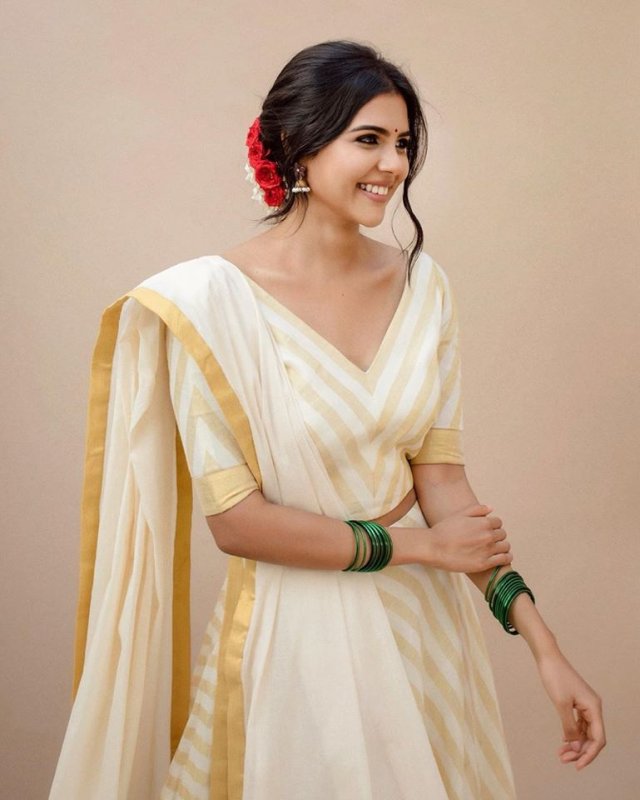 Kalyani Priyadarshan Actress 2020 Wallpaper 3493