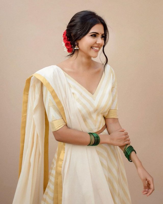 Kalyani Priyadarshan Actress 2020 Wallpaper 3493