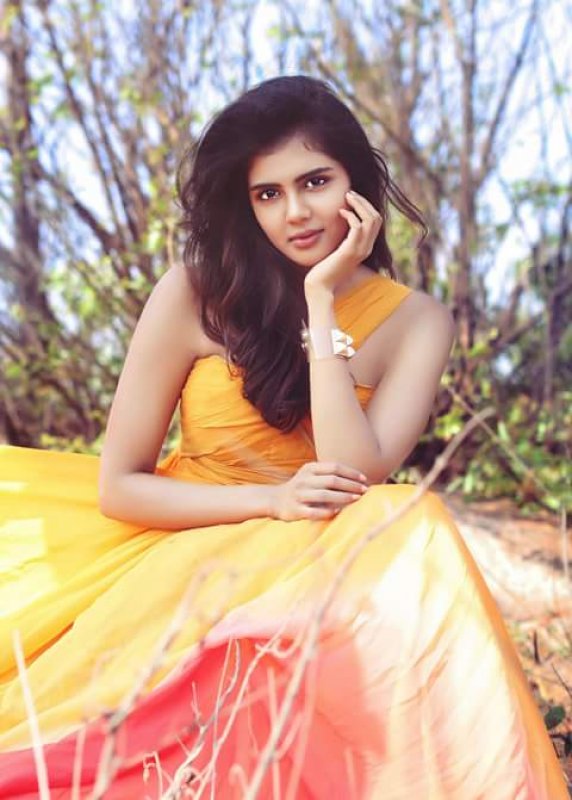 Kalyani Priyadarshan Indian Actress Latest Wallpaper 401