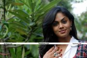 Karthika Nair New Photo5