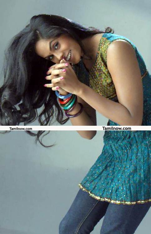 Karthika Nair Photos 8