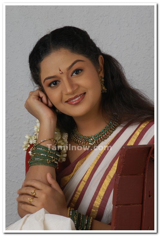 Actress Karthika Photo 4