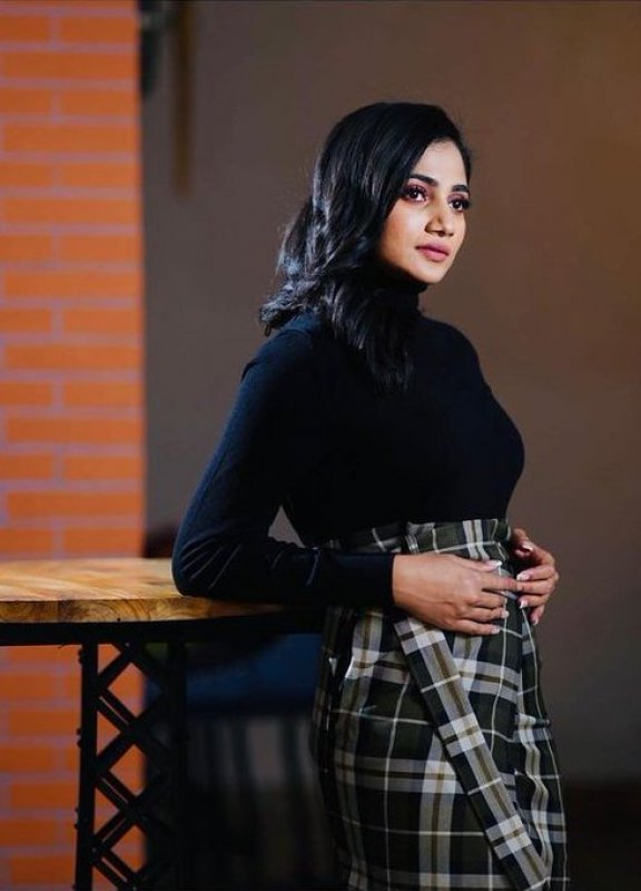 Losliya Tamil Actress 2022 Still 2696