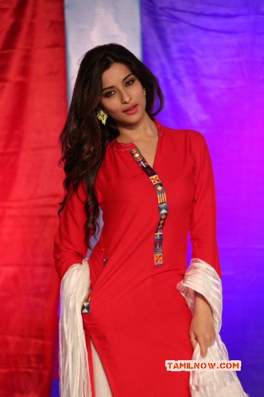 Madhurima Indian Actress Latest Wallpaper 4580