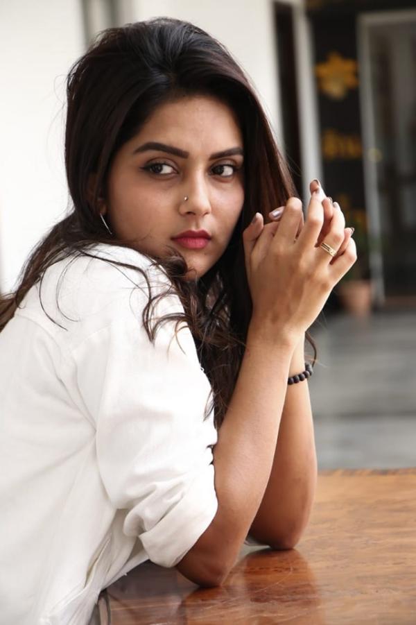 Actress Mahima Nambiar Photos
