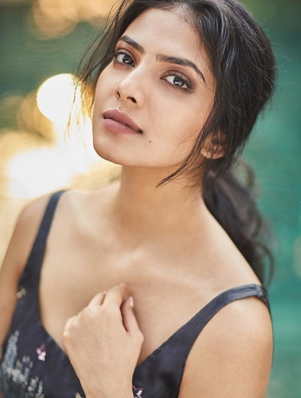 Latest Pics Malavika Mohanan Tamil Movie Actress 7268