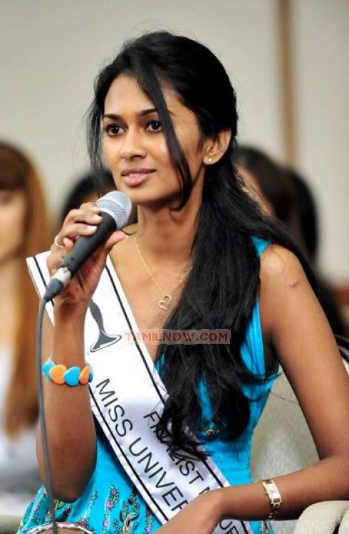 Tamil Actress Mourhrna Anetha Reddy Photos 1611