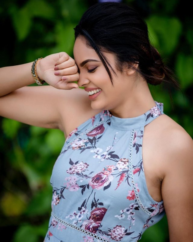 Latest Albums Heroine Nandita Swetha 3573