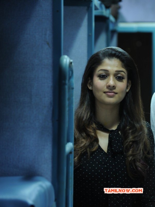 Actress Nayantara Aug 2015 Wallpapers 8648