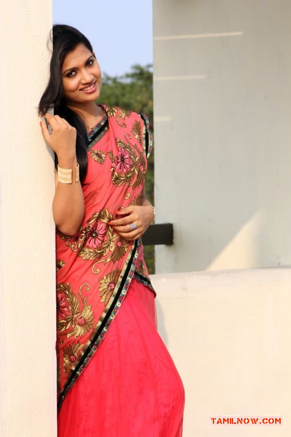 Niranjana Stills 5563