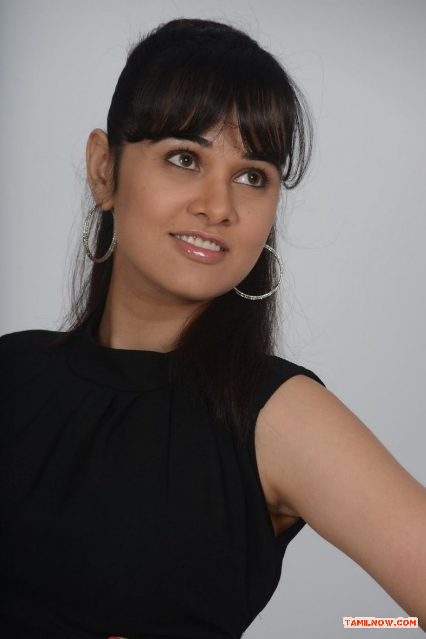 Tamil Actress Nisha Kothari 1559