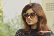 Heroine Oviya 2014 Wallpapers 5597