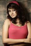 Oviya 2668