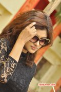 Oviya Still 1194