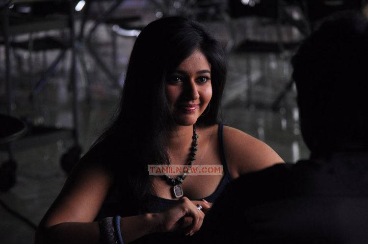 Tamil Actress Poonam Bajwa 3999