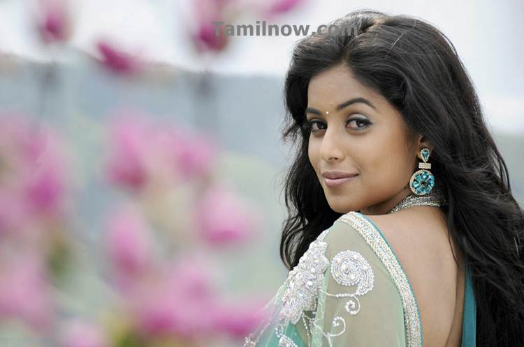 Tamil Actress Poorna Photo
