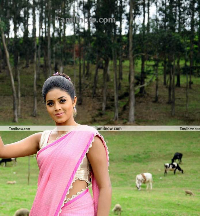 Tamil Actress Poorna Photo5