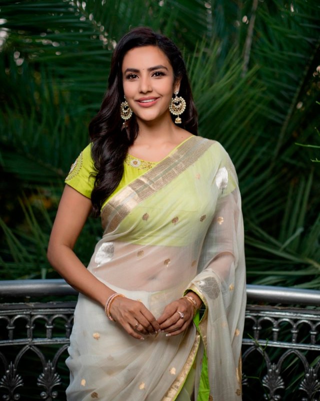 2020 Images South Actress Priya Anand 7668