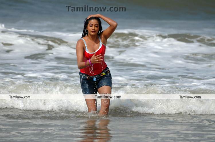 Priyamani Beach Pic 2