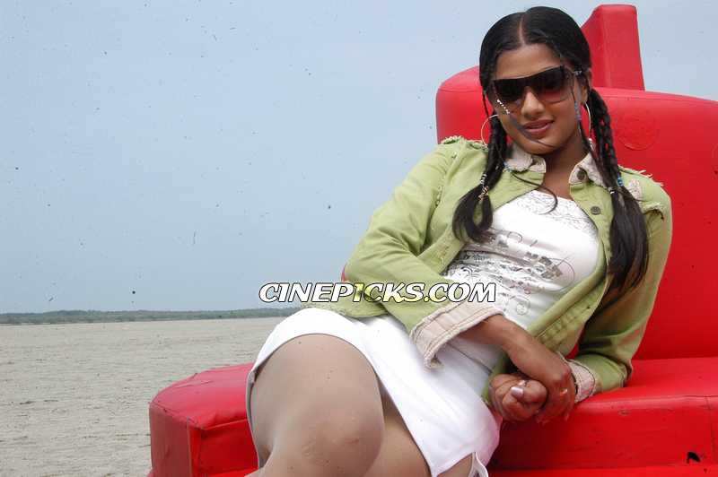 Tamil Actress Priyamani 1