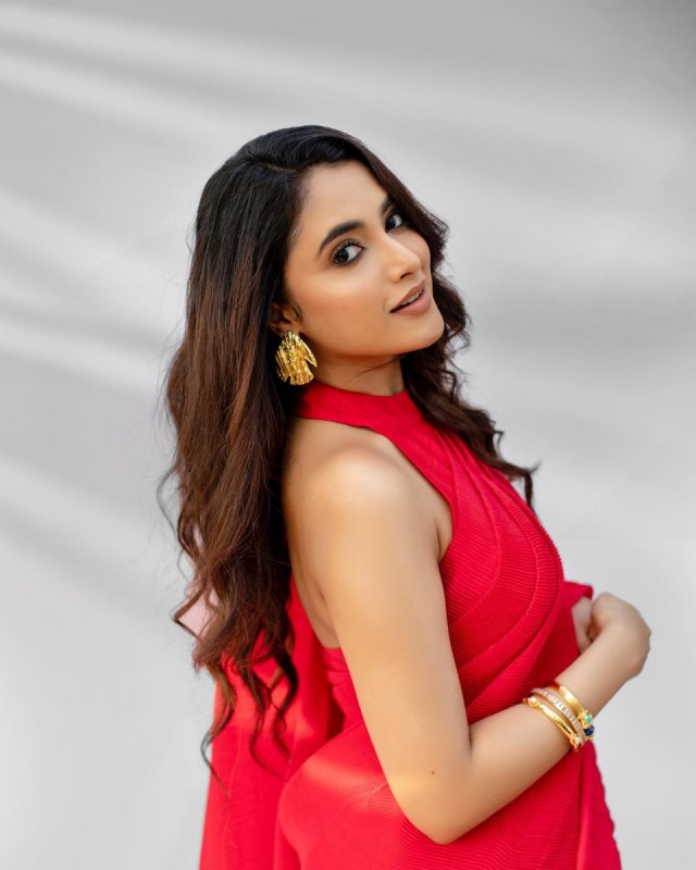 Priyanka Mohan Actress Latest Pictures 8833