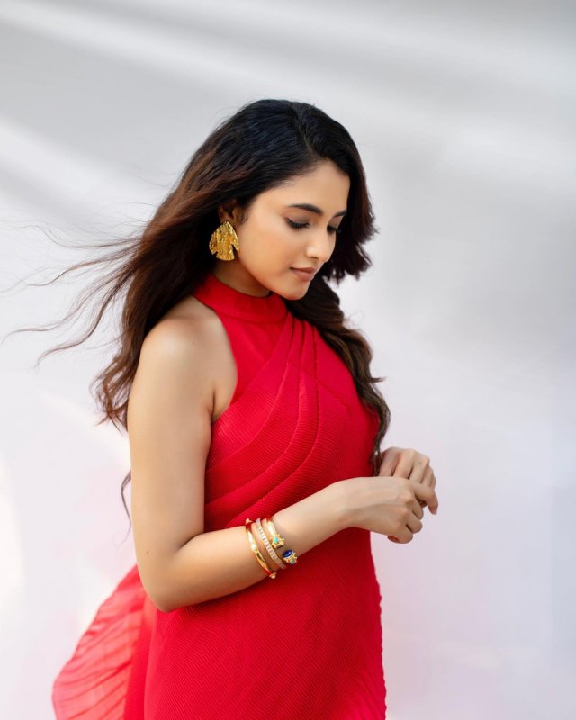 Tamil Movie Actress Priyanka Mohan Album 3477